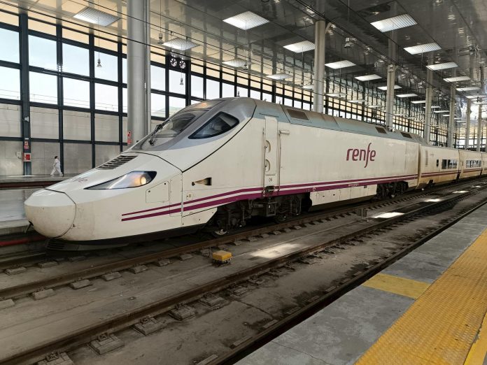 Maglev: Trenurile care plutesc pe magneți și vitezele record din Japonia.