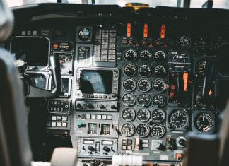 Materialele compozite: Cum am construit avioane mai ușoare și mai rezistente? 0 (0)