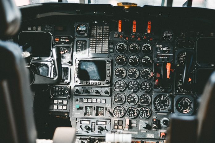 Materialele compozite: Cum am construit avioane mai ușoare și mai rezistente?