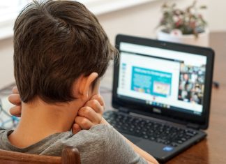 Cum ne putem proteja copiii în mediul online fără a-i izola 0 (0)