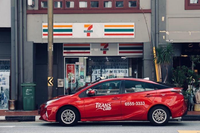Mașinile hibride: Povestea succesului Toyota Prius în anii 2000.