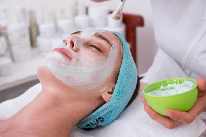 Rolul biotehnologiei în industria cosmetică a viitorului