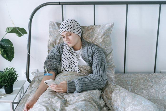 Ce este nanomedicina și cum poate trata cancerul la nivel celular