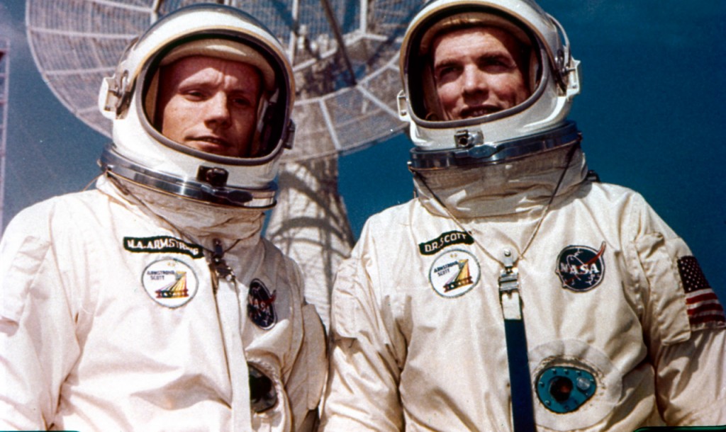 Prima andocare orbitală: Astronauții Neil Armstrong și David Scott