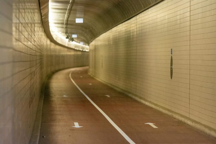 Tunelul de bază Gotthard: Inovațiile din spatele celui mai lung tunel feroviar.