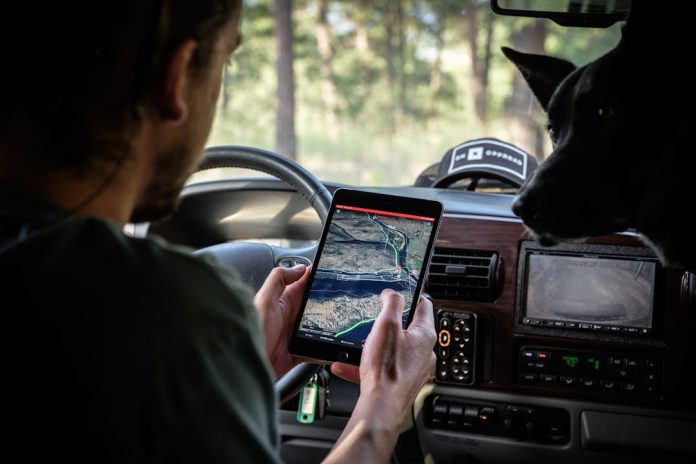 GPS-ul pentru mase: Cum a ajuns tehnologia militară în mașinile noastre?