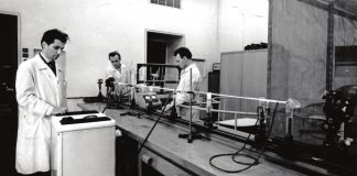 Ion I Agarbiceanu in laboratorul laserilor
