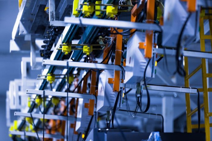 Viitorul muncii în fabricile complet automatizate