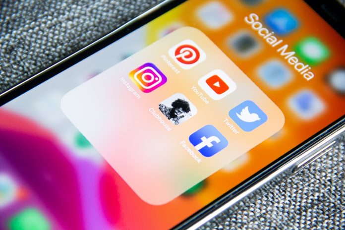 Evoluția rețelelor sociale: De la MySpace la era influencerilor
