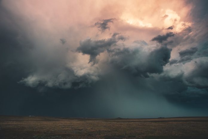 Știința din spatele prognozei meteo: Cum prevăd supercomputerele ploaia?