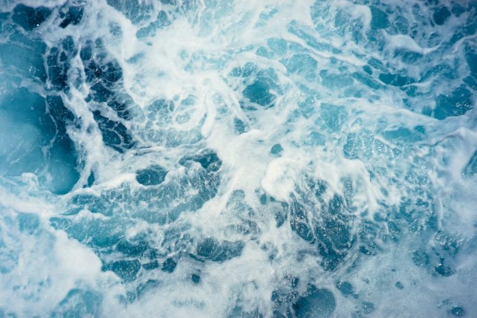 Desalinizarea apei: Cum transformăm oceanul în resursă potabilă?