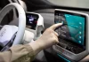 Ce s-ar întâmpla dacă am renunța la ecranele tactile din vehicule? Unii producători au făcut deja pasul cel mare