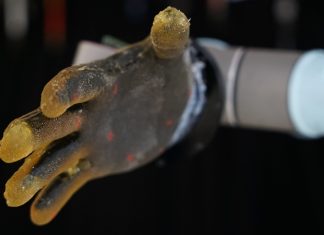 Oamenii de știință au ars, înțepat și tăiat o nouă piele robotică capabilă să „simtă totul” 4.5 (2)