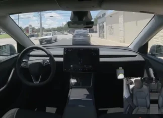 Premieră mondială: o mașină Tesla se livrează singură proprietarului său! 5 (1)