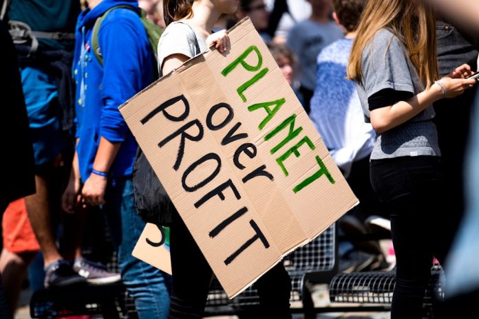 Conștientizarea Amprentei de Carbon: O noua responsabilitate ecologică.