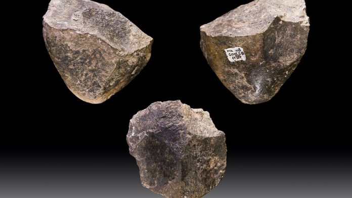 1302px-Pierre_taillee_Melka_Kunture_Ethiopie_fond-1152x648