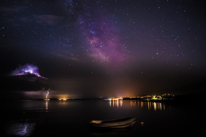 Telescopul Chandra și universul văzut prin raze X.