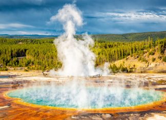Un nou studiu sugerează că istoria geologică, nu plumele mantalei, alimentează fenomenul Yellowstone 0 (0)