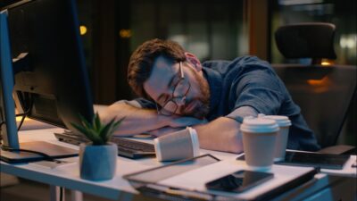 Sleeping-at-desk-400x225