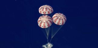 Patru astronauți se întorc acasă după o călătorie îndrăzneață în jurul Lunii 0 (0)