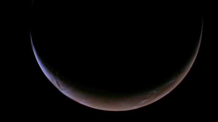 1-PIA26771_Mars-crescent-pYdenxFS-1152x648-1779310114