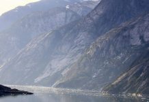 Tsunami Uriaș de 500 Metri Înălțime Provocat de Alunecarea unui Munte în Alaska