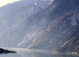 Tsunami Uriaș de 500 Metri Înălțime Provocat de Alunecarea unui Munte în Alaska 3.5 (2)