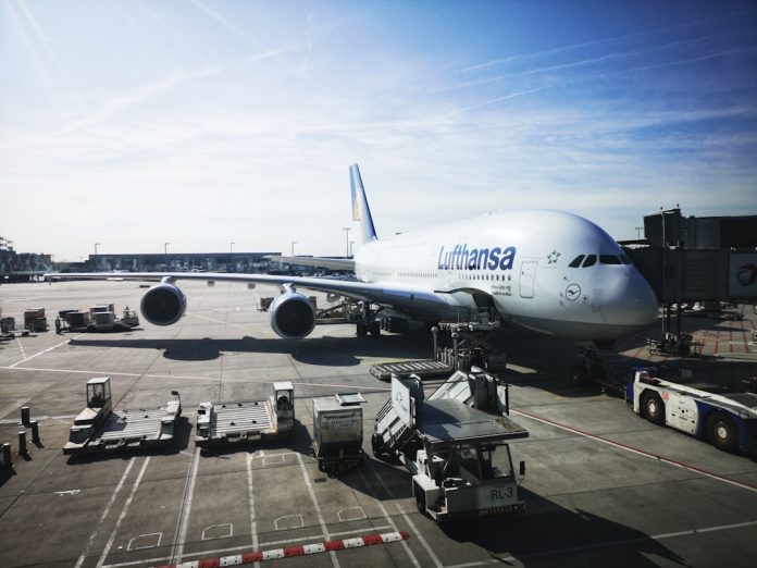 Airbus A380: Gigantul cerului și tehnologia din spatele celui mai mare avion de pasageri.