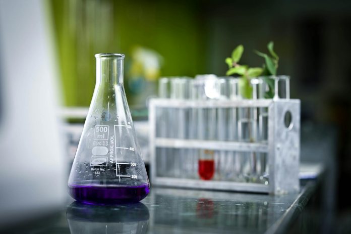 Antimateria în laborator: Cum reușim să capturăm cele mai rare particule?