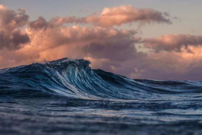 Curenții oceanici și rolul lor în reglarea climei globale.