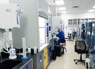 Biologia sintetică: Crearea de noi forme de viață în eprubetă.