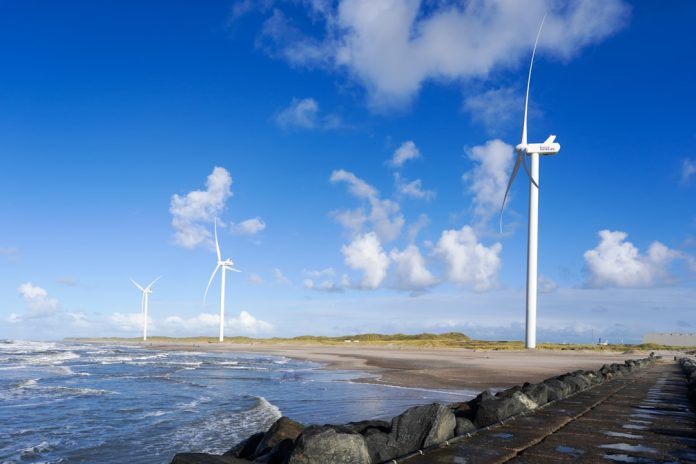 Energia mareomotrică și a valurilor: Cum putem transforma oceanele în centrale electrice.