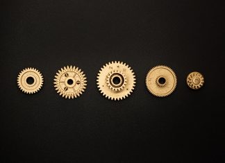 Mecanismul de la Antikythera: Computerul analogic vechi de 2000 de ani.
