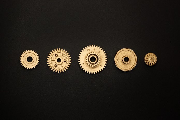 Mecanismul de la Antikythera: Computerul analogic vechi de 2000 de ani.