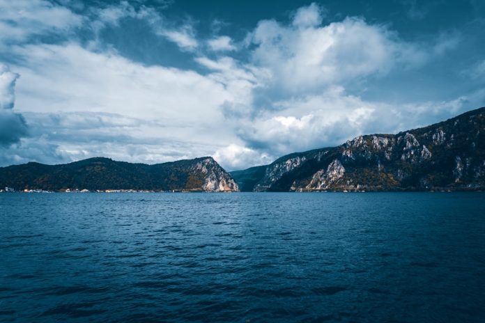 Oceanul ascuns de pe Europa: Cel mai probabil loc din Sistemul Solar unde am putea găsi viață.