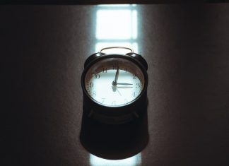 Timpul este o iluzie? Ce ne spune fizica modernă despre curgerea clipelor.