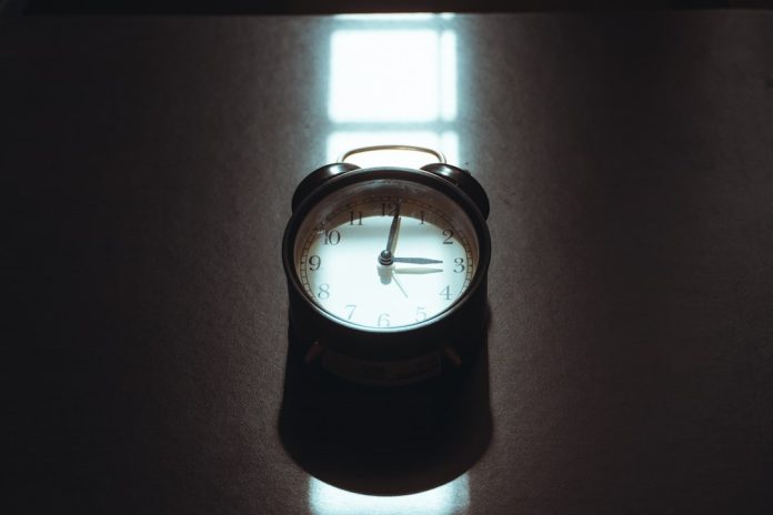 Timpul este o iluzie? Ce ne spune fizica modernă despre curgerea clipelor.
