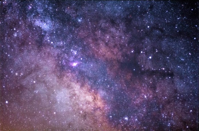 Viteza luminii: De ce este ea limita absolută a Universului nostru?