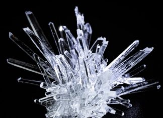 Cristalele de timp: O nouă stare a materiei care sfidează simetria temporală.