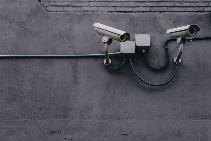 Cum ne monitorizează propriile telefoane: Mituri urbane vs. reality tehnică.