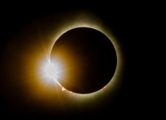 Eclipsele totale: Mecanica din spatele celui mai impresionant dans cosmic.