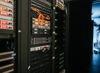 Stocarea datelor în ADN: Cum putem salva întregul internet pe câțiva mililitri de lichid?