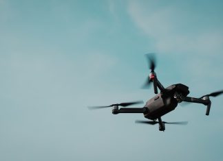 Tehnologia militară a viitorului: Dronele autonome și roiurile inteligente.
