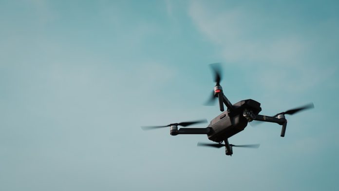 Tehnologia militară a viitorului: Dronele autonome și roiurile inteligente.