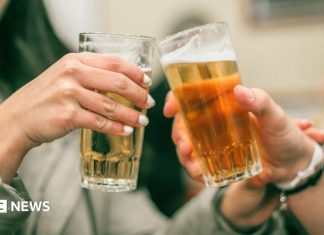 Pub-urile din Anglia și Țara Galilor vor permite aplicațiile de identificare digitală pentru a dovedi vârsta 0 (0)