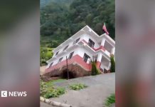 Prăbușire spectaculoasă a unei clădiri guvernamentale în Nepal, surprinsă pe cameră, pe fondul inundațiilor devastatoare