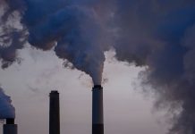 Acțiune în instanță împotriva EPA pentru eliminarea regulilor privind schimbările climatice în centralele electrice