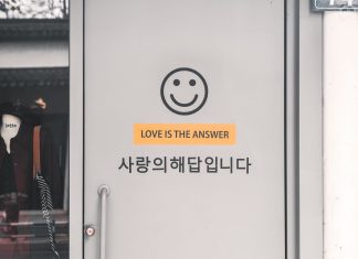 Algoritmii care ne citesc emoțiile: Viitorul marketingului sau sfârșitul intimității?