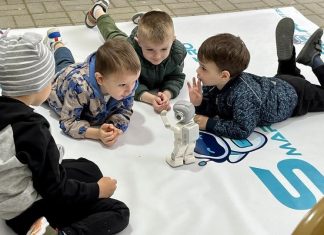 Programul Știință și Imaginație, la Târgul de Activități Extrașcolare 4.8 (4) Programul Știință și Imaginație