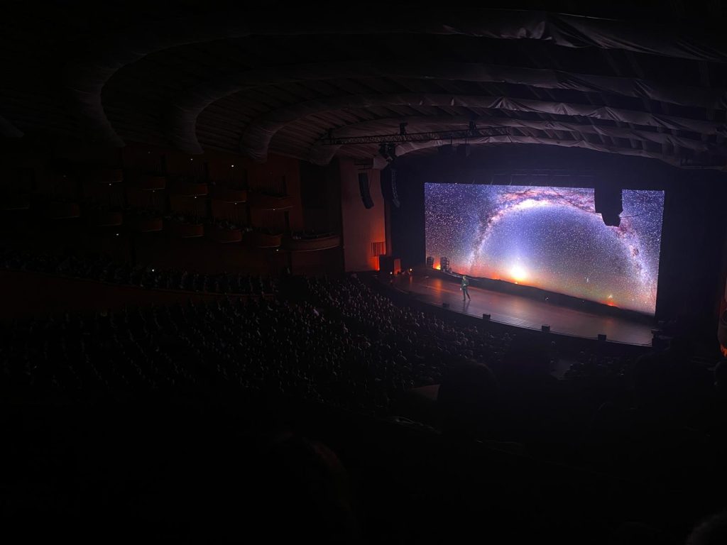 Cum a fost la Brian Cox, Emergence, Sala Palatului, 22 septembrie 2026 Cum a fost la Brian Cox, Emergence, Sala Palatului, 22 septembrie 2026